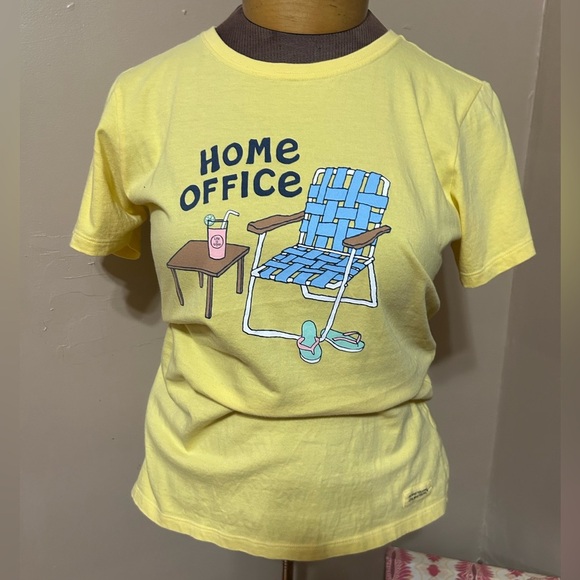 Life Is Good Tops - LIFE IS GOOD Home Office Lawn Chair Flip-Flops  T-Shirt Sz M